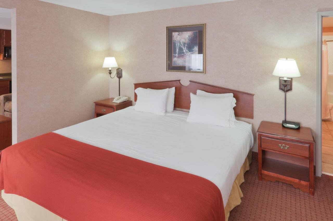 Holiday Inn Express Hotel & Suites Deadwood-Gold Dust Casino, An Ihg Hotel Room photo